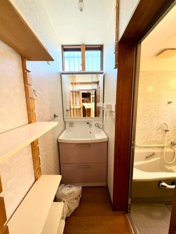 「駐車場6台以上可」南国市幸町　中古戸建のトイレ|清潔感のある落ち着いたトイレスペース。