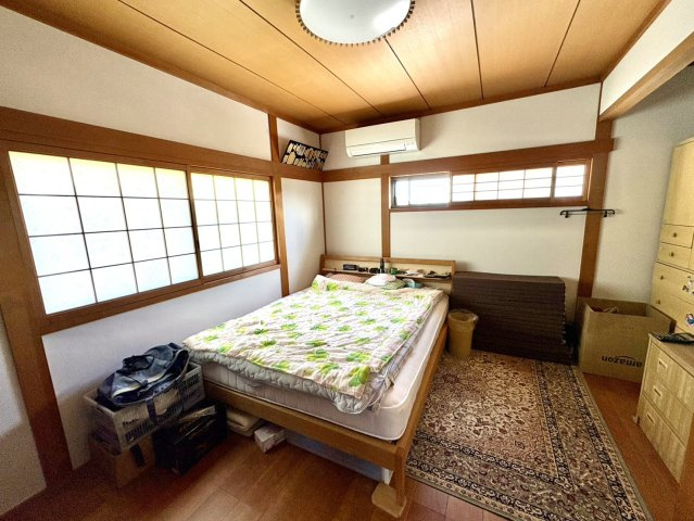 「駐車場6台以上可」南国市幸町　中古戸建の洋室|和モダンな雰囲気で落ち着くのお部屋。主寝室にもおすすめです☆