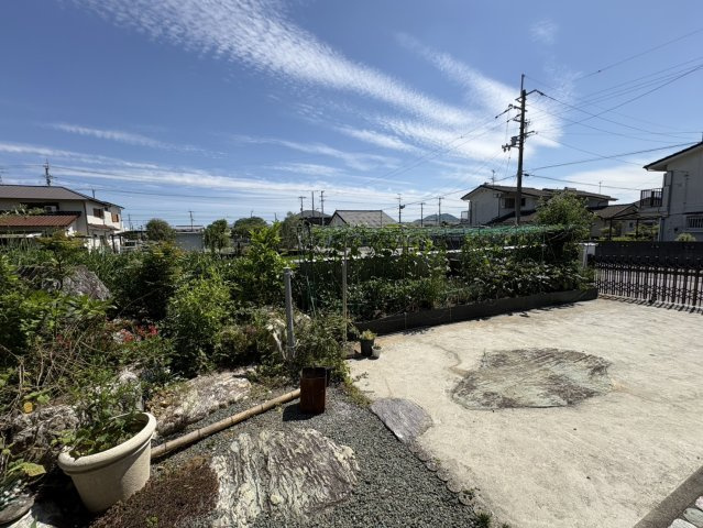 「駐車場6台以上可」南国市幸町　中古戸建のその他|日当たり良好な心地よいお庭です☆