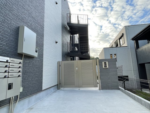 稲城市東長沼のアパートのその他