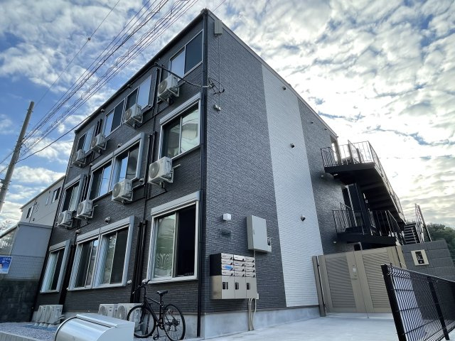 稲城市東長沼のアパート