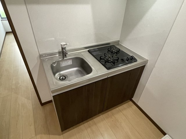 稲城市東長沼のアパートのキッチン