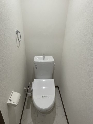 稲城市東長沼のアパートのトイレ