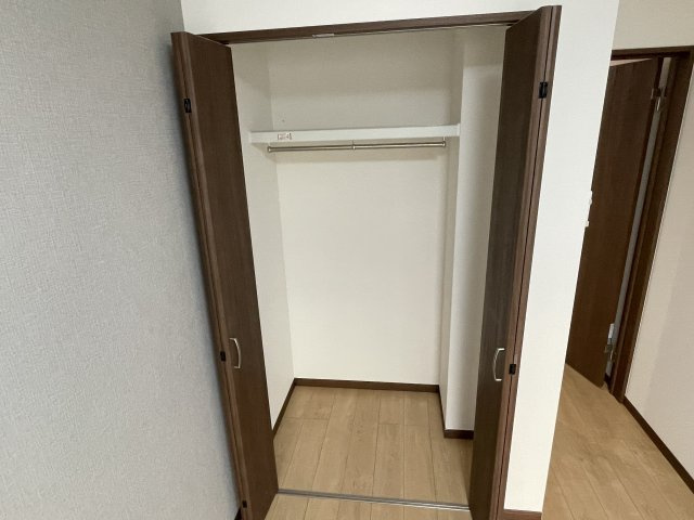 稲城市東長沼のアパートの収納