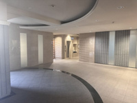 【エントランス】 | アンピール西新☆仲介手数料半額☆ | 共用部は清掃が行き届き、非常にきれいな状態です。オートロック完備で防犯面も安心。住まう人の快適さを第一に考えた、品格のある分譲マンションです。