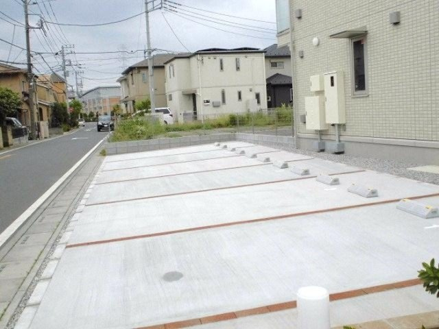 ファミーユの駐車場