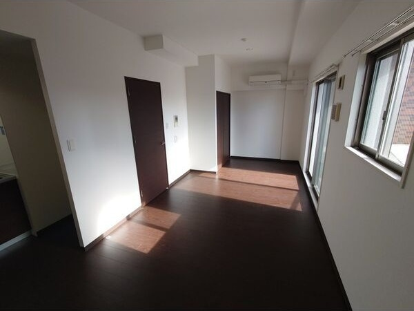名古屋市西区名駅２丁目の賃貸マンションの居間・リビング