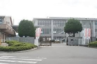美里中学校まで2200m