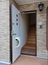落ち着いた玄関です