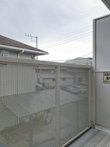 開放的で明るい空間を演出してくれるバルコニーです