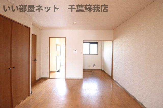 クレストール蘇我の居間・リビング|ゆったり過ごせる居間です