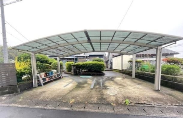 都城市蓑原町の中古一戸建の駐車場|カーポート