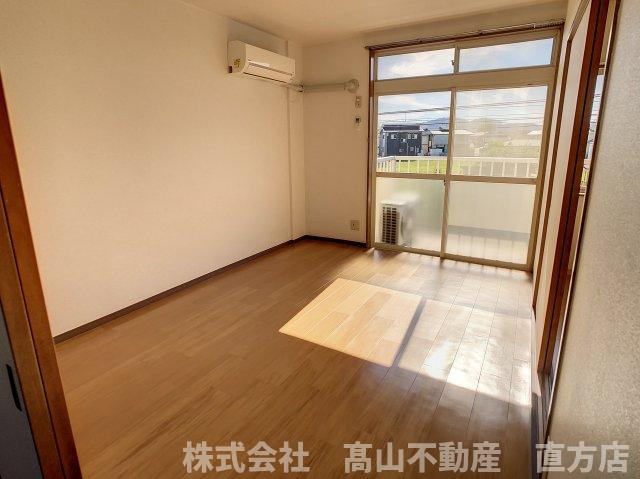 北九州市八幡西区木屋瀬５丁目のアパートの居間・リビング