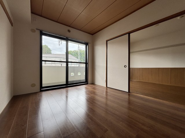川崎市多摩区栗谷４丁目の賃貸マンションの居間・リビング