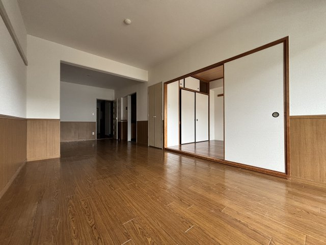 川崎市多摩区栗谷４丁目の賃貸マンションの居間・リビング