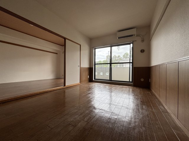 川崎市多摩区栗谷４丁目の賃貸マンションの居間・リビング