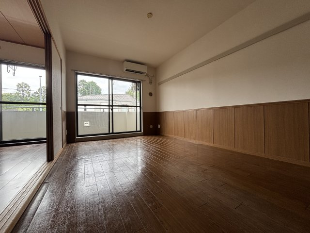 川崎市多摩区栗谷４丁目の賃貸マンションの居間・リビング