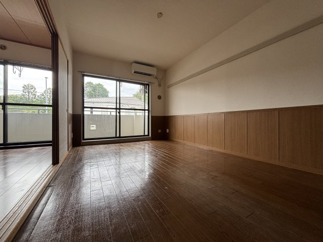 川崎市多摩区栗谷４丁目の賃貸マンションの居間・リビング