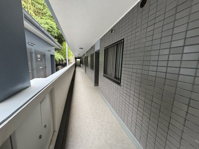 川崎市多摩区栗谷４丁目の賃貸マンションのロビー