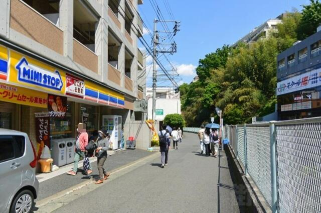川崎市多摩区栗谷４丁目の賃貸マンションの周辺