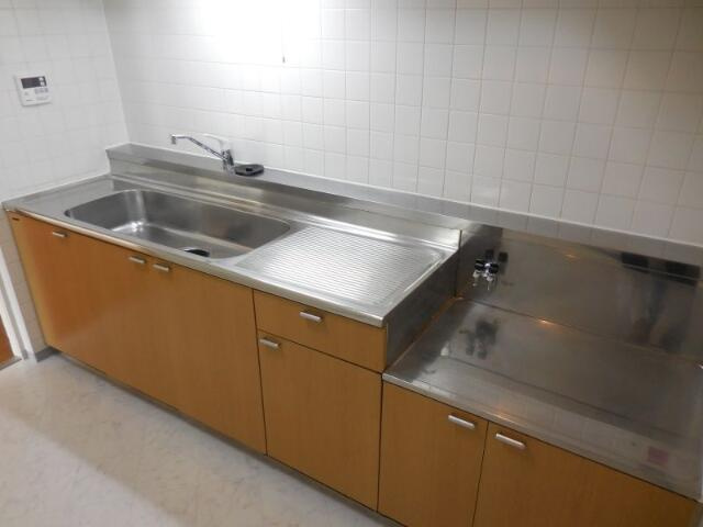 川崎市多摩区栗谷４丁目の賃貸マンションのキッチン