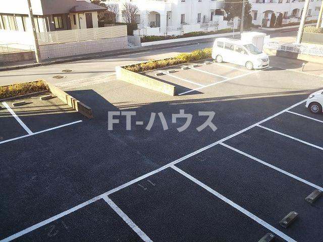 レオパレスドエルの駐車場