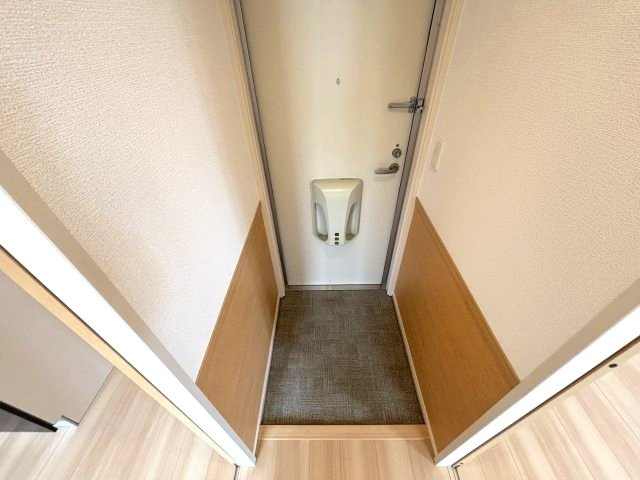 メゾンキンメイ の玄関
