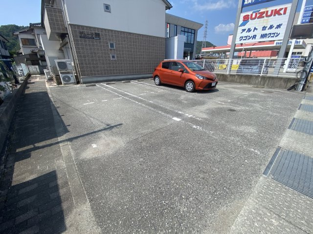 デューク翔の駐車場