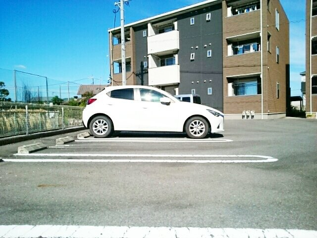 ブリアンⅡの駐車場