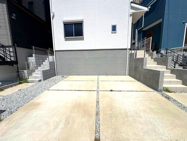 富田林市宮甲田町の一戸建ての駐車場
