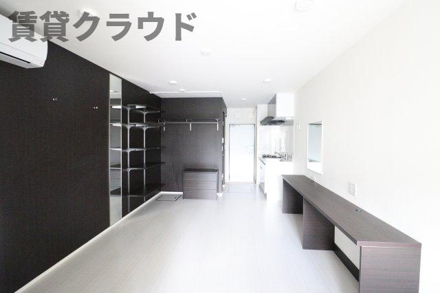 エル シャトーの居間・リビング|こちらのリビングで趣味の時間をお楽しみください