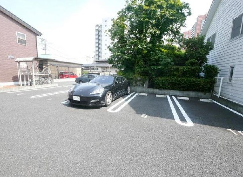 さいたま市浦和区上木崎１丁目のアパートの駐車場