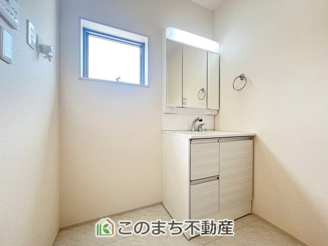 LiveleGarden.S下野市上大領の洗面所|シャンプードレッサーで朝の身支度♪伸びるホースでお掃除も簡単清潔です！