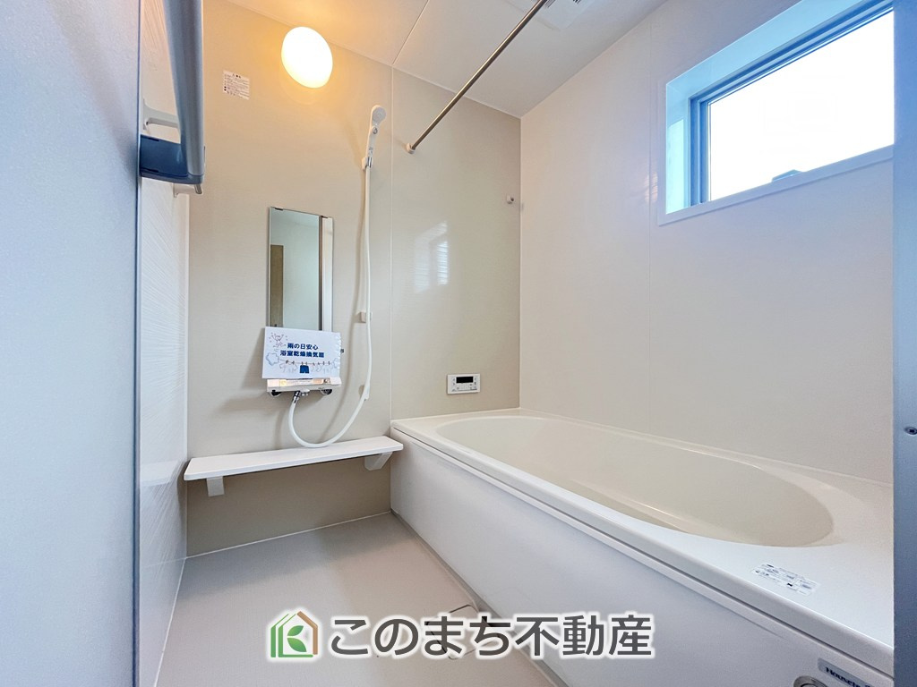 LiveleGarden.S下野市上大領の浴室|ゆったりと入れるフルオートバスはお子様との団らんバスタイムが楽しめます♪
足を伸ばしてゆったりくつろげる１坪バスルームです☆