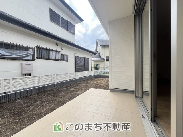 LiveleGarden.S下野市上大領のバルコニー|南向きのテラスは陽当り良好で、たっぷりのお洗濯物もよく乾きます！