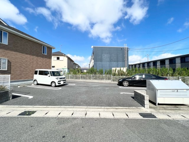 ブリーズガーデンの駐車場