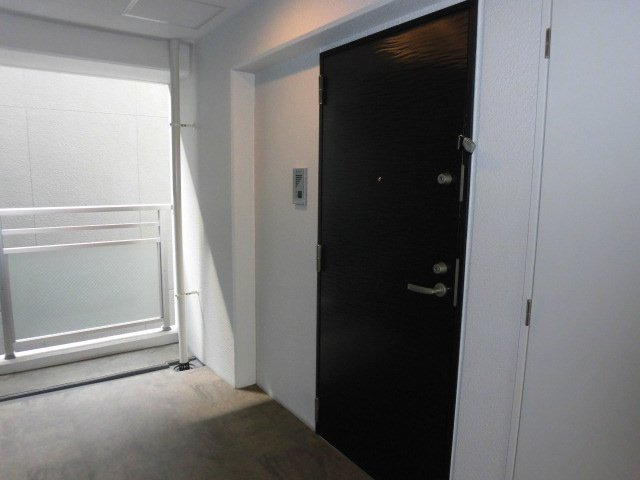 大阪市中央区粉川町の賃貸マンションの玄関