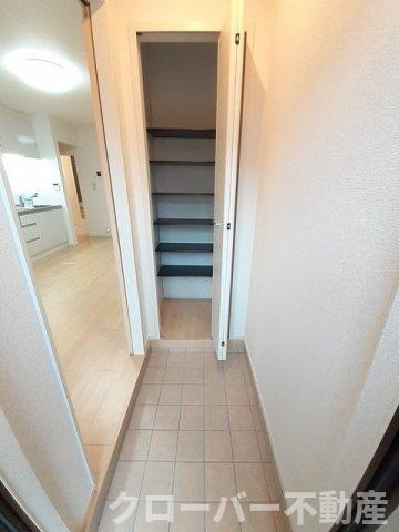アンフィニ　プレジールの玄関
