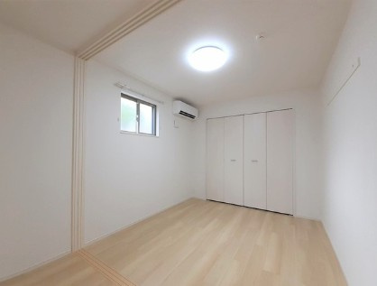 【寝室】 | ルラックＢ | 開放的な寝室です