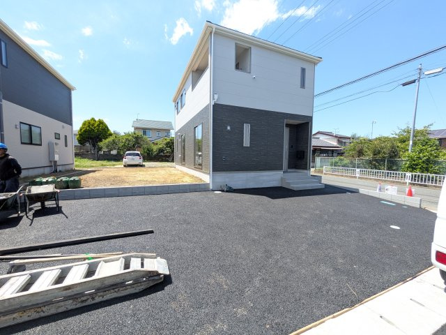 高萩市高萩　第3　新築戸建て　1号棟の前面道路含む現地写真|写真だけでは伝わらない快適さを、ぜひ現地で体感しませんか？
即日見学可能です！平日のご案内も可能です♪
お気軽にお問合せまたはお電話ください！
0297-86-8370まで【リアライズ不動産】