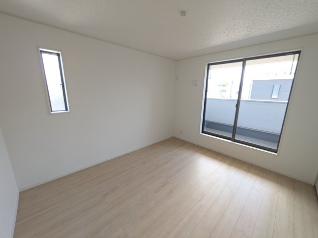 高萩市高萩　第3　新築戸建て　1号棟の洋室|バルコニーに面した明るい２面採光で、毎朝爽やかな光を感じられます。