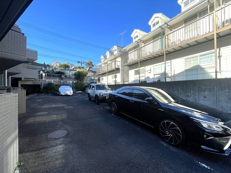 サンスーシーの駐車場