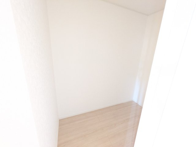 高萩市高萩　第3　新築戸建て　2号棟の収納|大容量のクローゼットを完備。衣類から季節家電までスッキリ片付き、空間を有効活用できます。