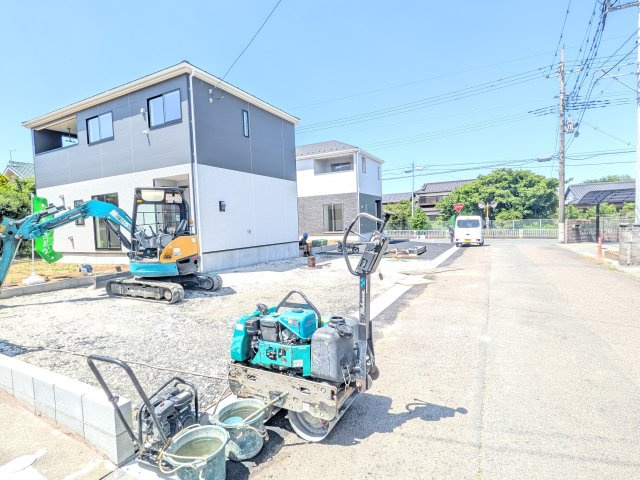 高萩市高萩　第3　新築戸建て　2号棟の前面道路含む現地写真|写真だけでは伝わらない快適さを、ぜひ現地で体感しませんか？
即日見学可能です！平日のご案内も可能です♪
お気軽にお問合せまたはお電話ください！
0297-86-8370まで【リアライズ不動産】
