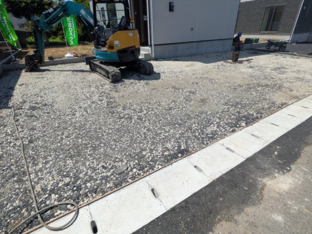 高萩市高萩　第3　新築戸建て　2号棟の駐車場|駐車4台可能で、出し入れしやすいゆとりのカースペース。
月々の駐車場代が不要な点も大きな魅力です。