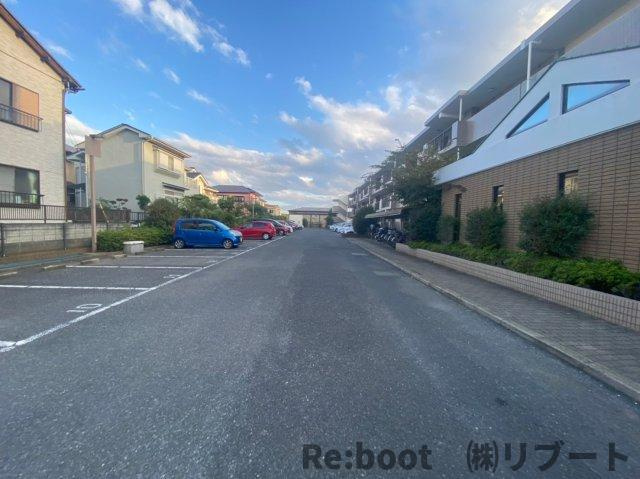 ベルグプレデス船橋の駐車場