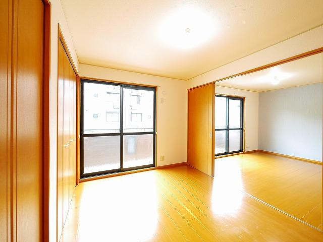 リビングタウン南生駒　Ａ棟の洋室|個人の部屋や寝室として使える洋室です
