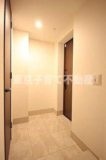 プラウド文京千駄木ヒルトップの玄関