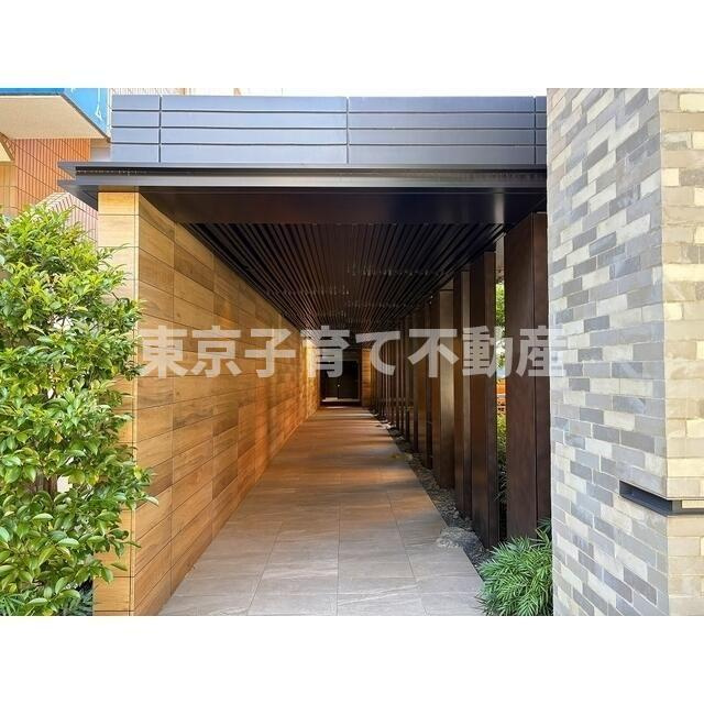 プラウド文京千駄木ヒルトップのエントランス