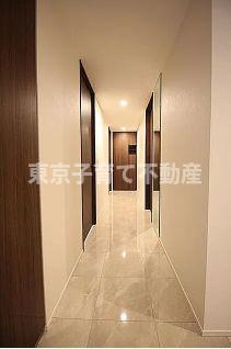 プラウド文京千駄木ヒルトップの玄関